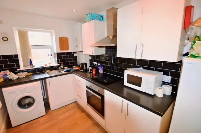 Hyde Park Road 27974# 2