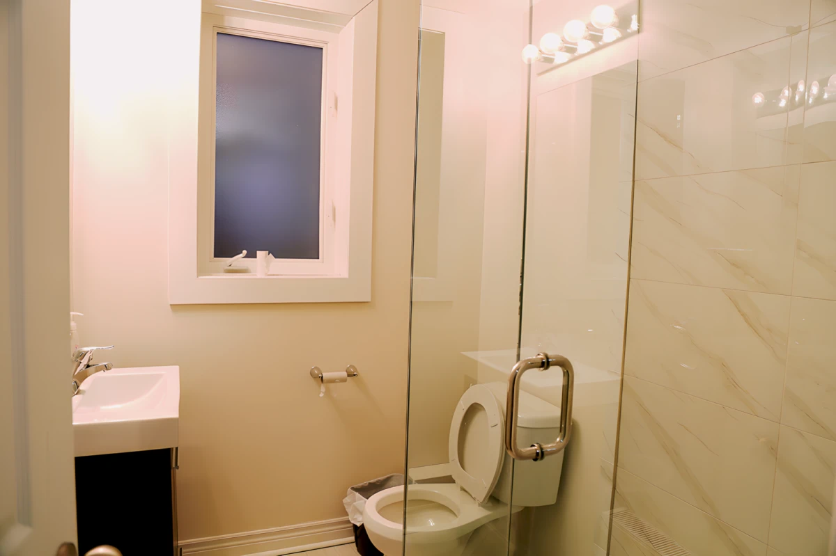Pembroke - Toronto student accommodation - Deluxe Room