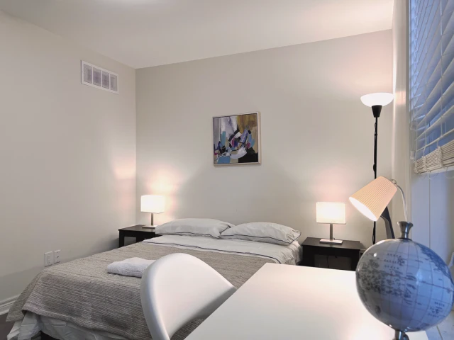Pembroke - Toronto student accommodation - Deluxe Room