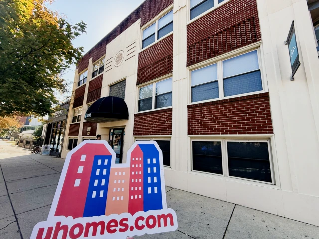 CA - 4036 Walnut Street 3