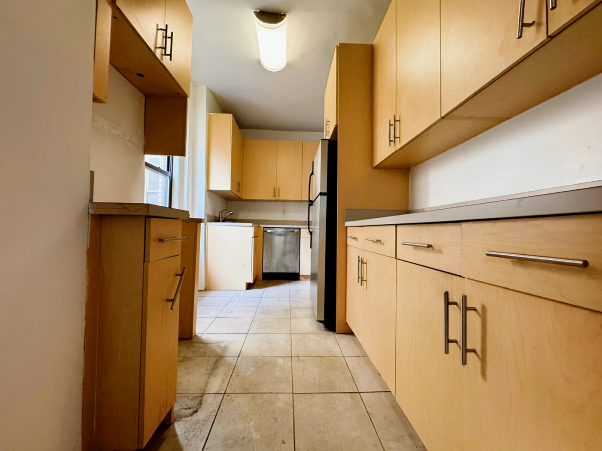 884 Riverside Drive 0