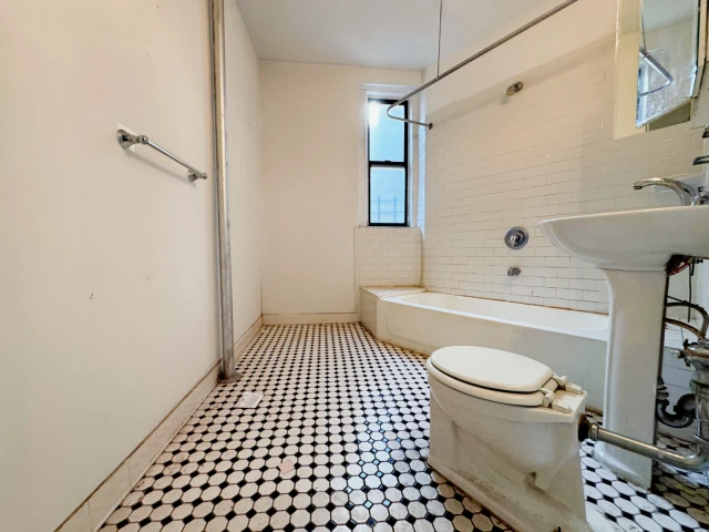 884 Riverside Drive 1