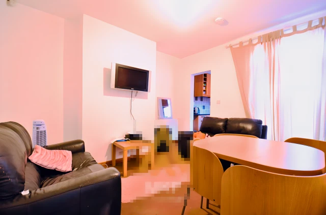 Entire Place·4B2B···22 St Stephens Road