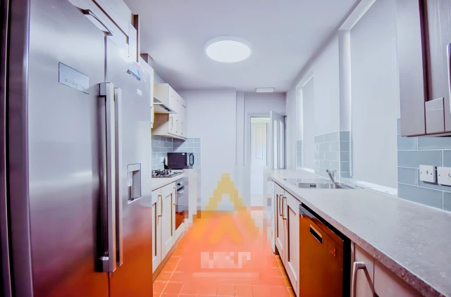 Entire Place·5B1.5B···74 Raddlebarn Road Birmingham B29 6HJ 2