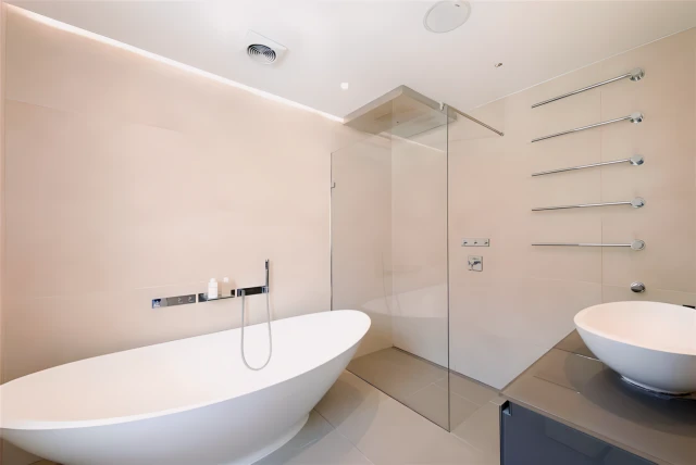 LH-Queensdale Walk 2