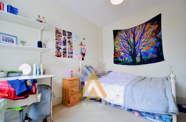 Entire Place·6B2B···18 Katie Road, Selly Oak 4