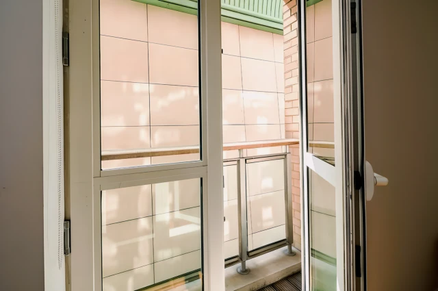 LH-Westferry Circus 3