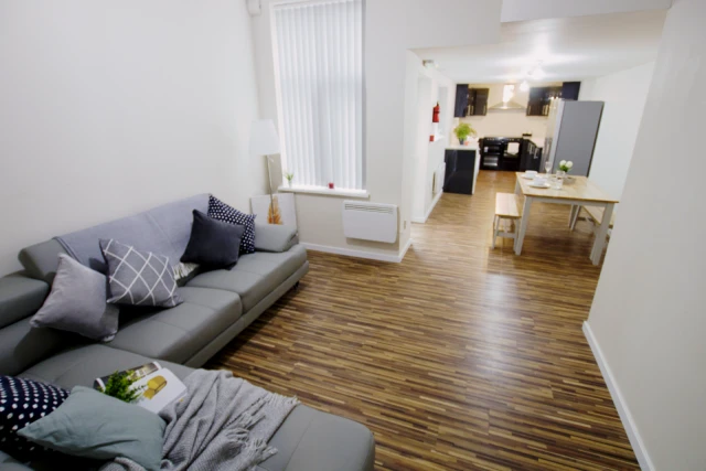 31 Deramore Street 2