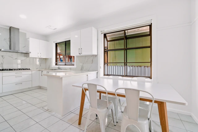 74 Railway Parade South 3