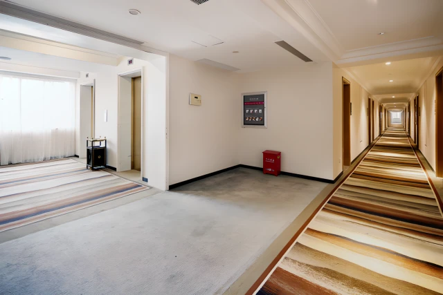 Xiepu Road Metro Station Store - LiYeah 2
