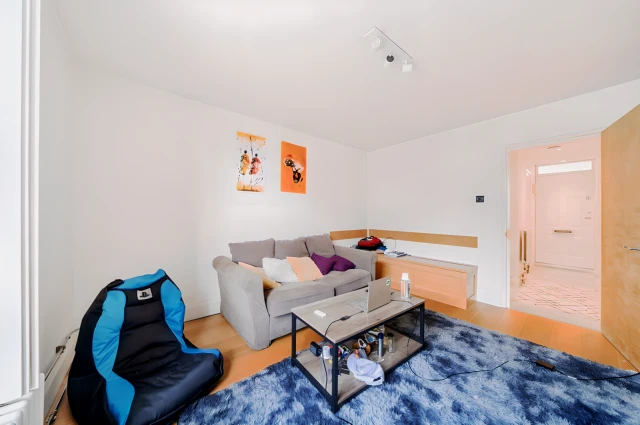 LH-Buckmaster House 4