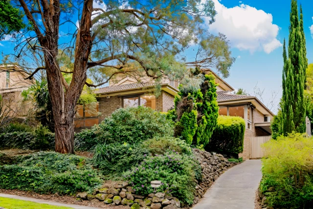 17 Glen Road, Mitcham