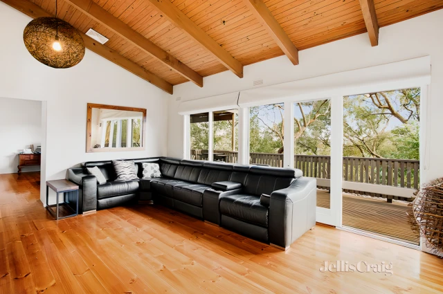 20 Taylor Road, Hurstbridge 1