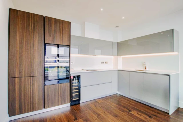 UM-Goodman's Field One Bed Apartment 4 2