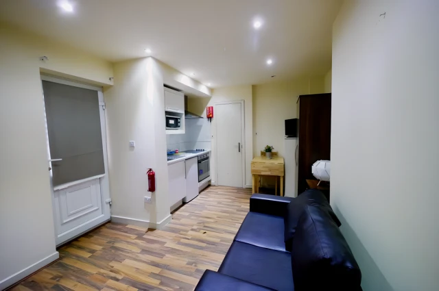 Chichele Road 12858# 3