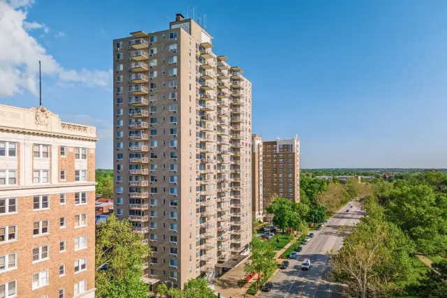 Dorchester - St. Louis Apartments 4