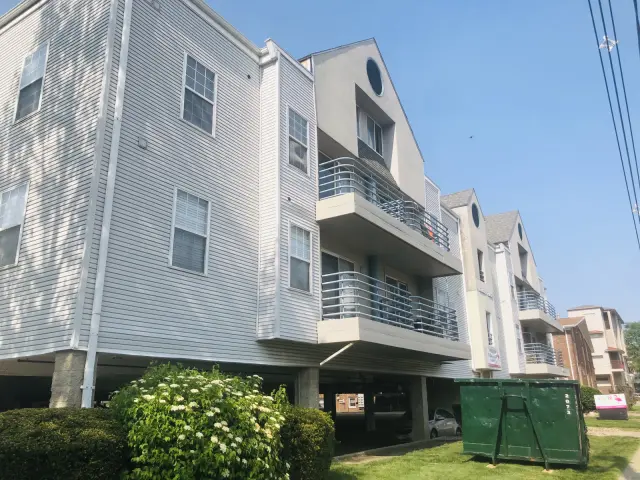 52 E Armory, Champaign, IL 61820 1