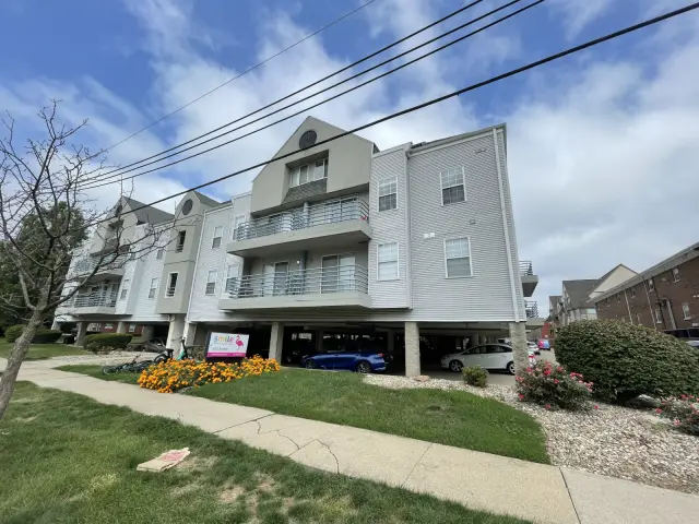 52 E Armory, Champaign, IL 61820 0