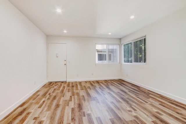 Country Club Apartments 2