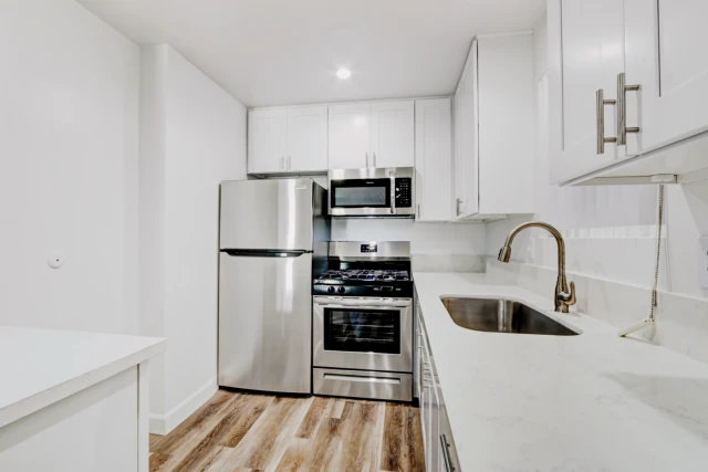 Country Club Apartments 3