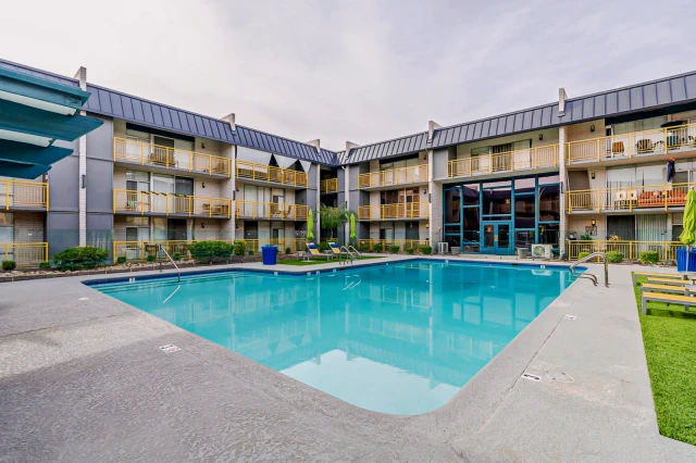 Avenue 19 Apartments 3