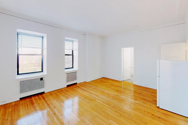 5120 S. Hyde Park Boulevard 3