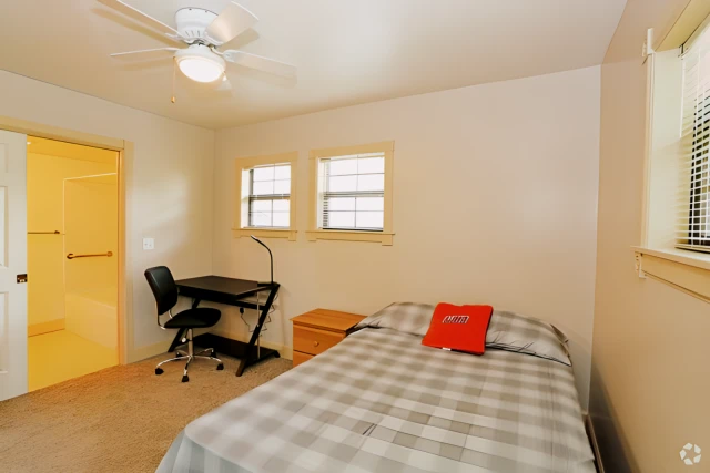 604 W. Stoughton, Urbana 4