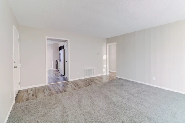 1529 Lincolnshire Dr., #10, Champaign, IL 61821 3