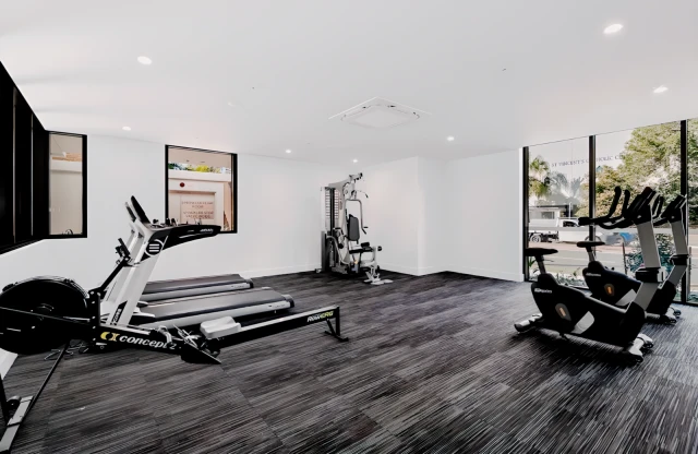 Brand New Cozy 1BR Apartment, Business, NBN, GYM 2