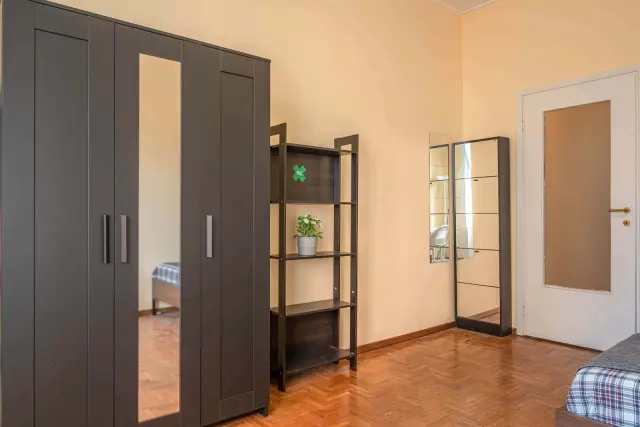 VIA LORENTEGGIO 31/4 <br> PRIVATE ROOM S1 4