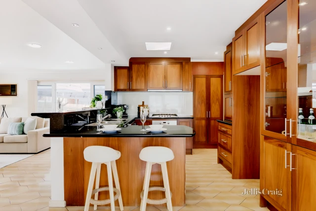 137 Tunstall Road, Donvale 2