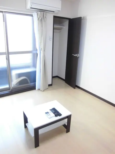 レオネクストやまとⅢ 107号室 1