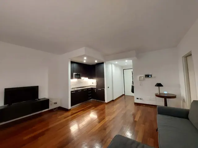 Ampio bilocale zona Moscova 4