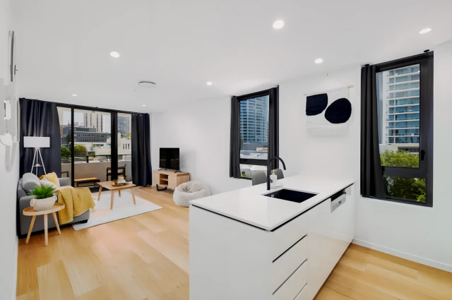 Brand New Cozy 1BR Apartment, Business, NBN, GYM 3
