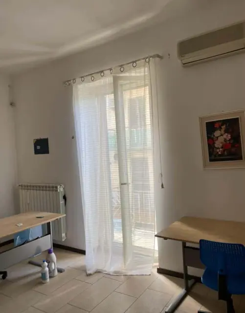 Tre camere in appartamento condiviso in Via Sigismondo Castromediano, Bari 0