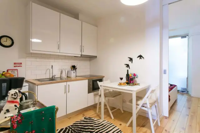 Chic 1-bed Apt moments to Luis de Camoes Sq 4