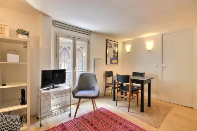 apartment in 18e   Montmartre Pigalle 1