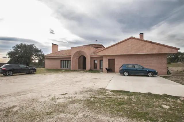 house near Calle Gorrión 2