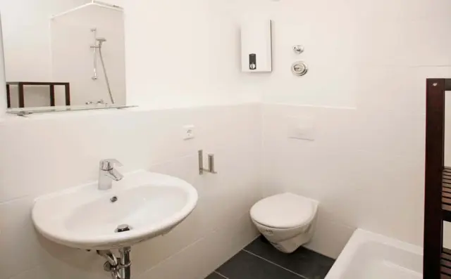 Bismarckstrasse 72DE-01-206M 4