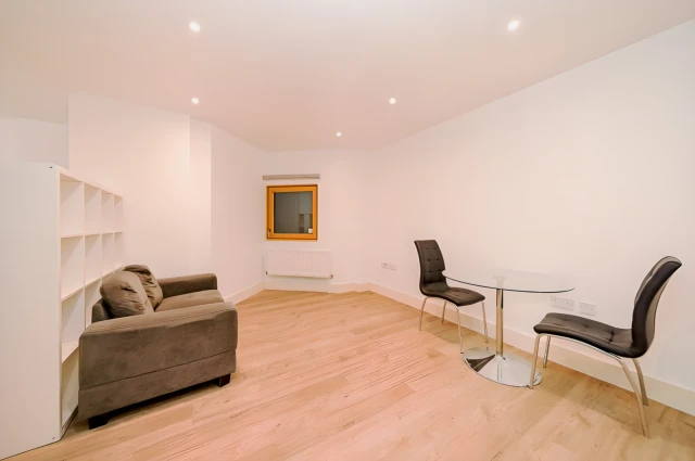 St. Ives Place 16777# 3