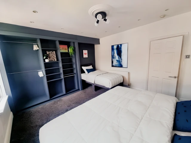 Ideal for a contractors and families sleeps 7 2