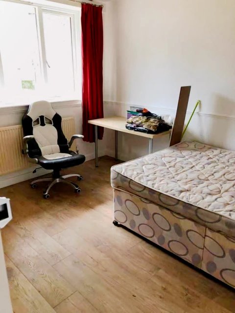 St Philips Road A84 4