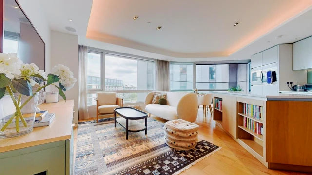 Flat 403 Canaletto Tower 3