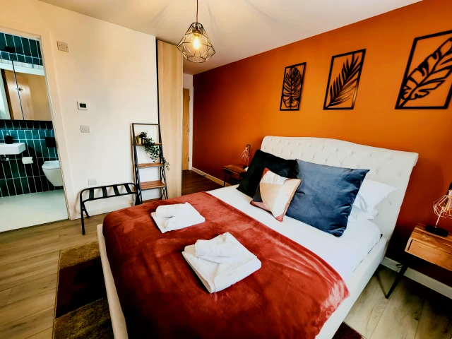 Luxury Station Apartment 4