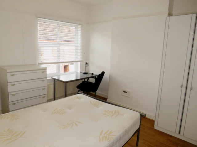 Paget Street, LE11 5DS 4