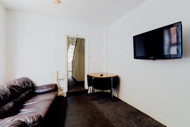 Room 3 , Cranbrook Avenue, HU6 7SP 4