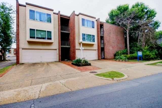 111 W. Park St, Urbana, IL 61801 1