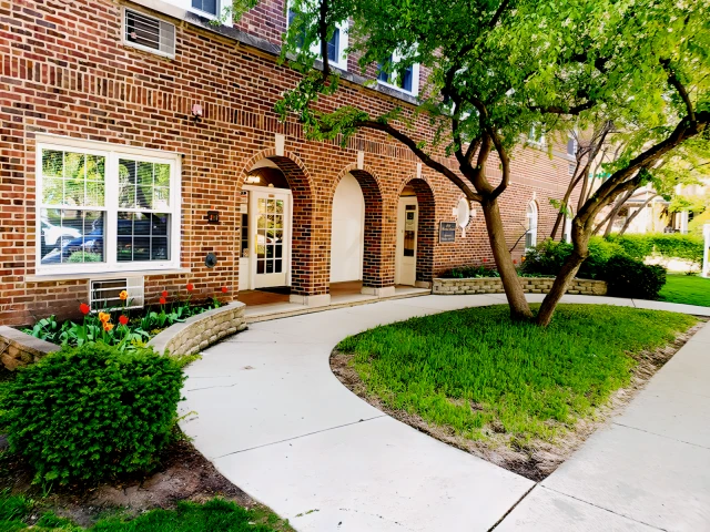 Sherman Apartments - 1940 Sherman 1