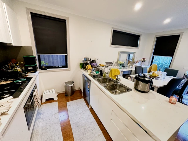 1/58 Koonawarra St 1