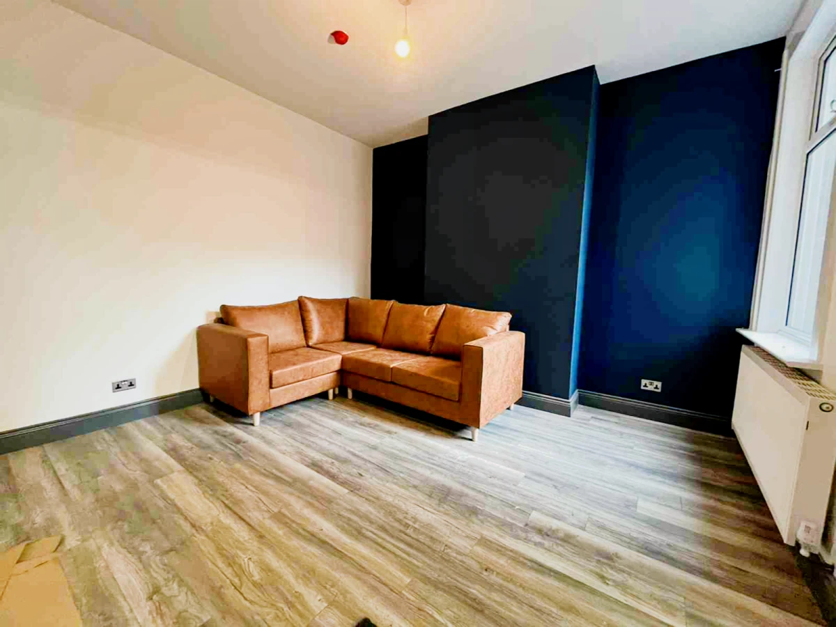 70 Thornycroft, L15 0